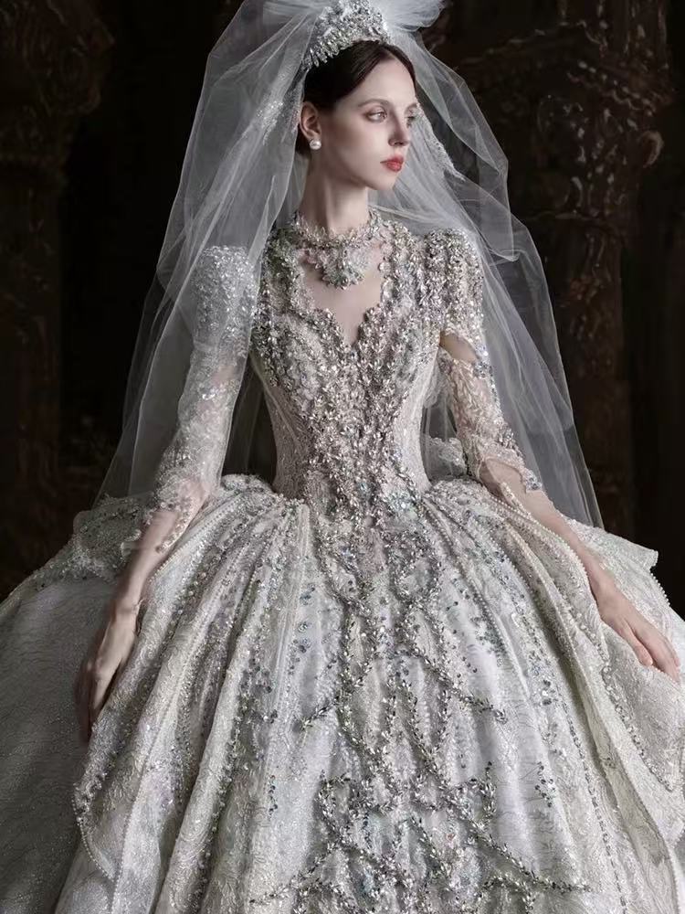 DIVINE-07 DIVINE 07 ARTFUL MOTIFS FEATURES A CATHEDRAL-LENGTH TRAIN WEDDING DRESS - wholesale wedding dress